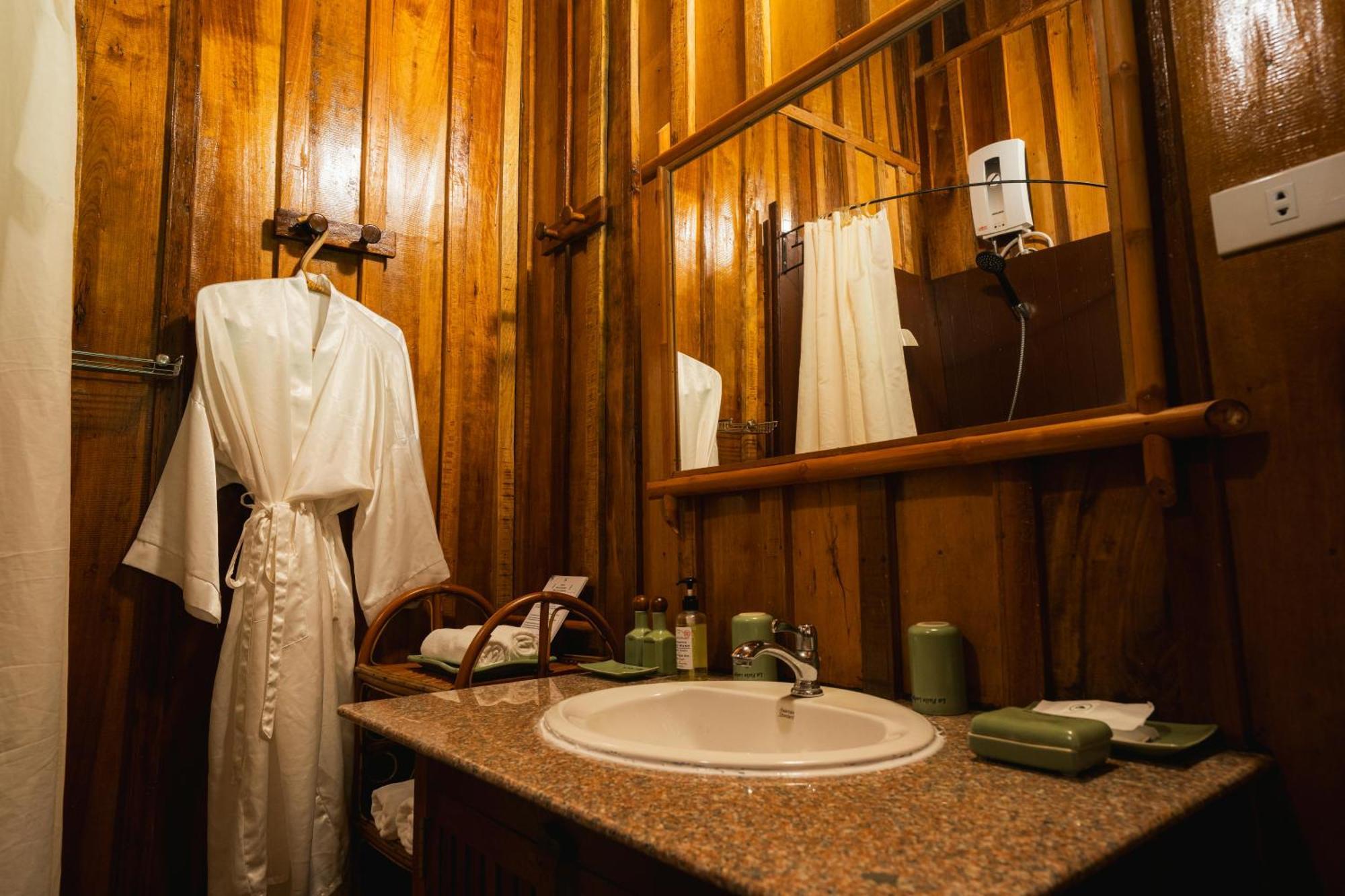 La Folie Lodge Чампасак Екстериор снимка