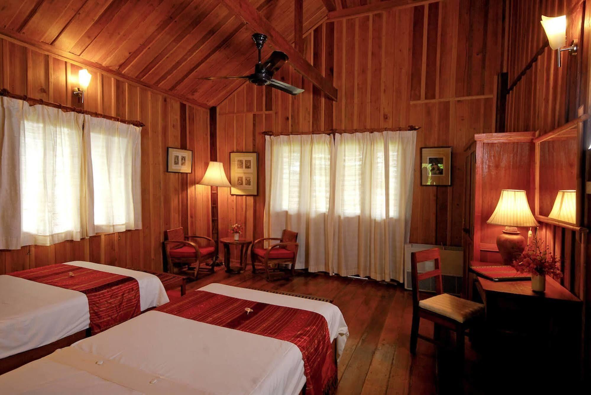 La Folie Lodge Чампасак Екстериор снимка