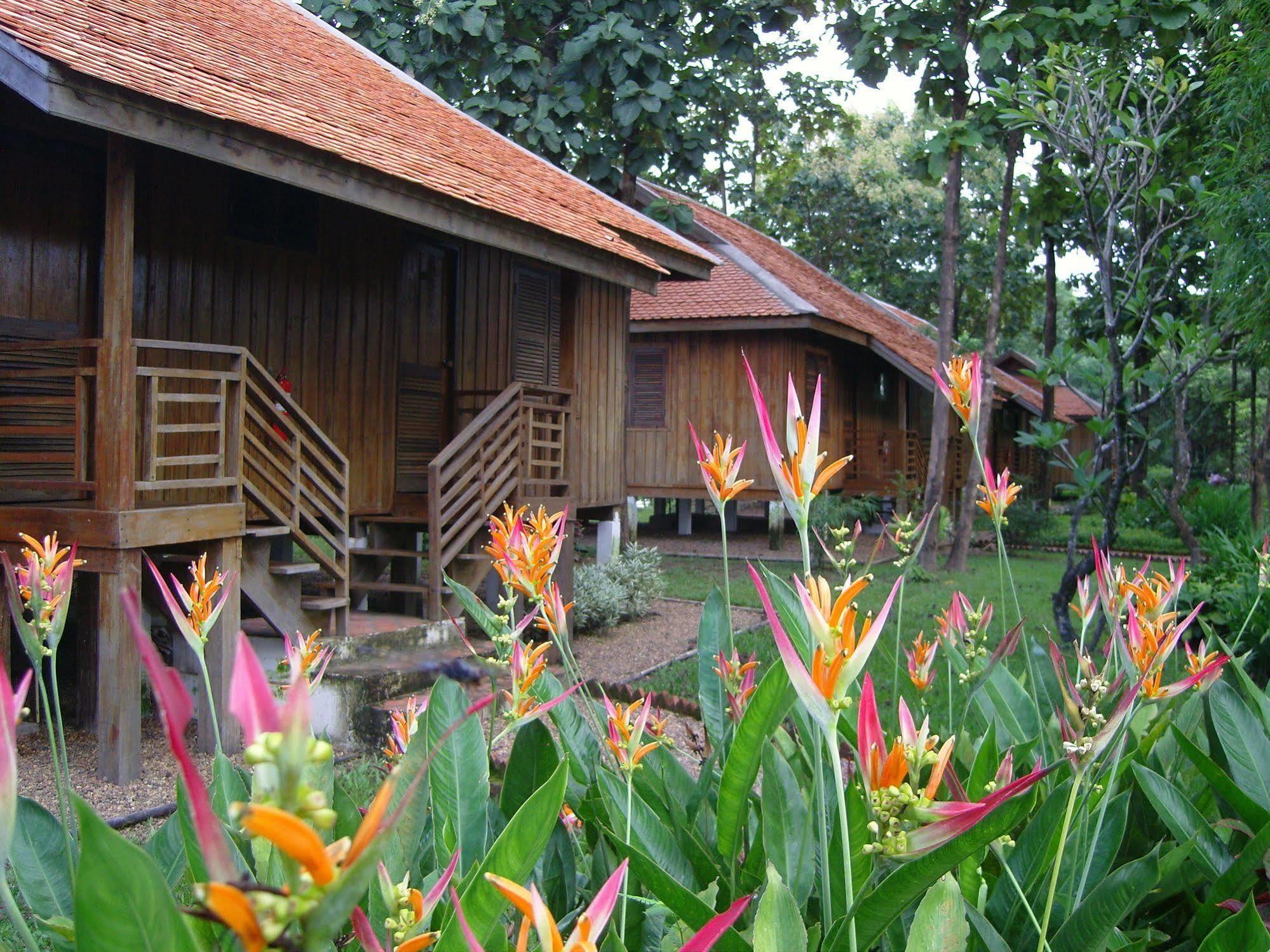 La Folie Lodge Чампасак Екстериор снимка